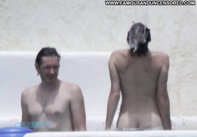 Milla Jovovich E Love Celebrity Babe Topless Happy Posing Hot