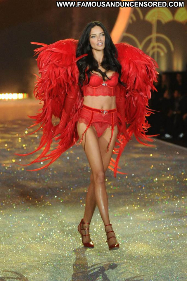 Adriana Lima Victorias Secret New York Beautiful Babe Lingerie Posing
