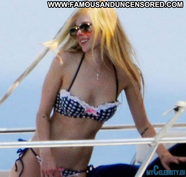 Avril Lavigne No Source Posing Hot Bikini Babe Beautiful Swimsuit