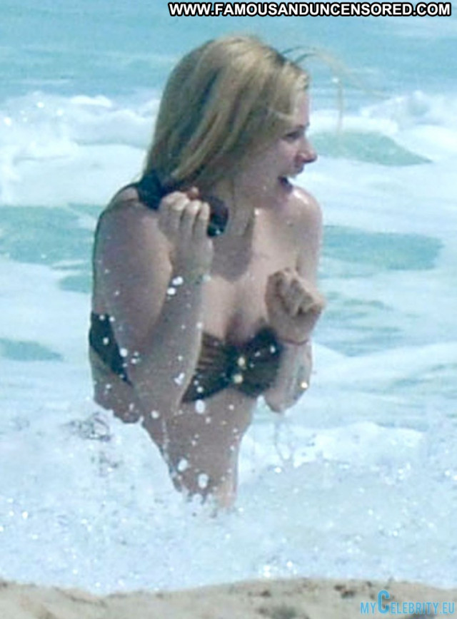 Avril Lavigne No Source Posing Hot Swimsuit Babe Celebrity Beautiful