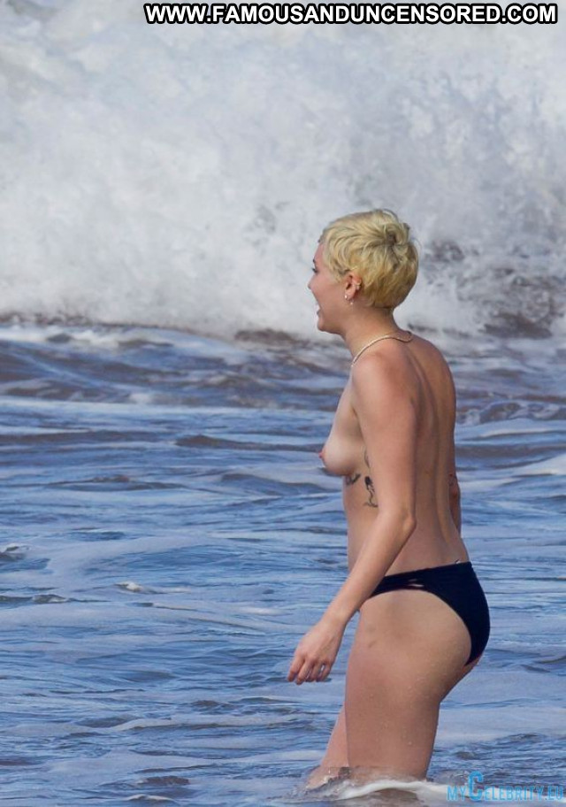 Miley Cyrus No Source Hawaii Beautiful Celebrity Usa Babe Sexy