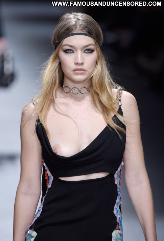 Gigi Hadid Fashion Show Fashion Celebrity Beautiful Babe Usa Nip Slip