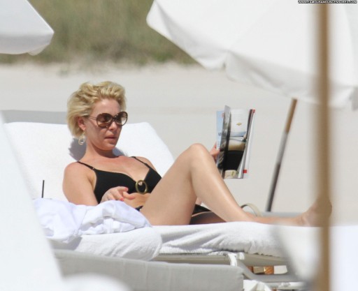 Katherine Heigl Posing Hot Straight Celebrity Beautiful Babe