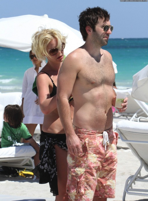 Katherine Heigl Posing Hot Straight Celebrity Beautiful Babe