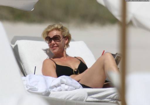 Katherine Heigl Posing Hot Straight Celebrity Beautiful Babe