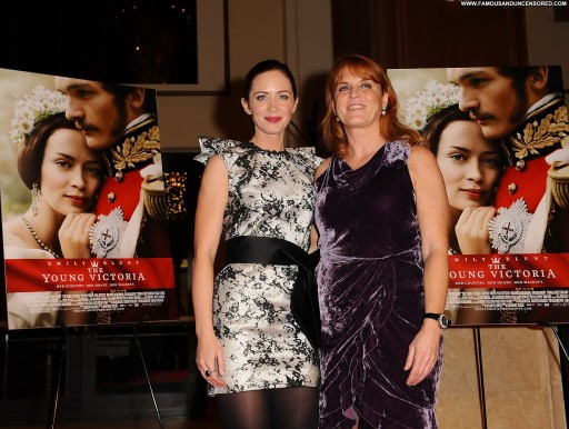 Emily Blunt Celebrity Babe Posing Hot Straight Beautiful