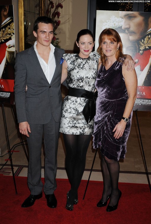 Emily Blunt Celebrity Babe Posing Hot Straight Beautiful