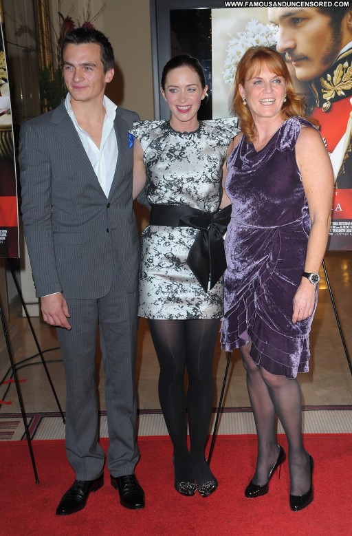 Emily Blunt Celebrity Babe Posing Hot Straight Beautiful