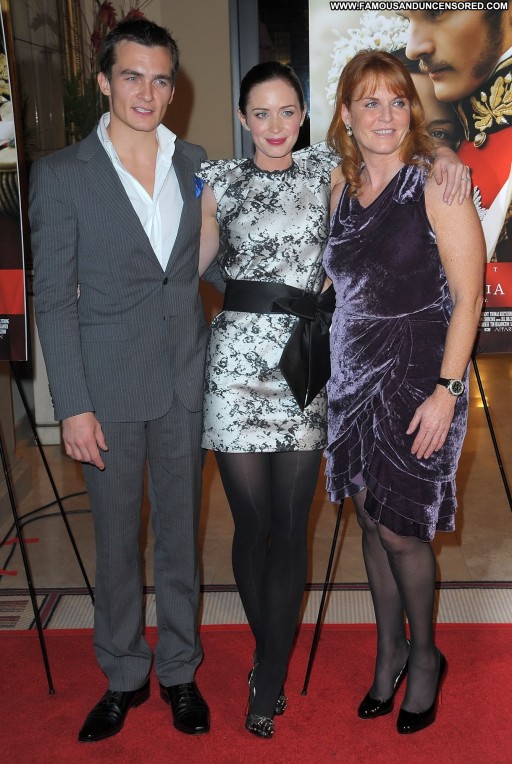 Emily Blunt Celebrity Babe Posing Hot Straight Beautiful