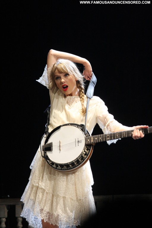 Taylor Swift Posing Hot Celebrity Babe Straight Beautiful