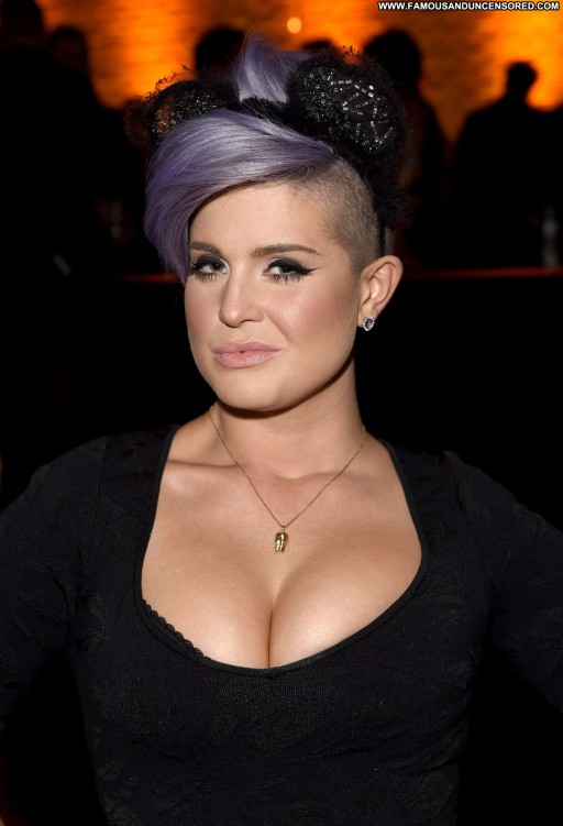 Kelly Osbourne Posing Hot Beautiful Celebrity Straight Babe