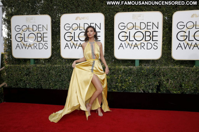 Emily Ratajkowski Golden Globe Awards Posing Hot Awards Red Carpet