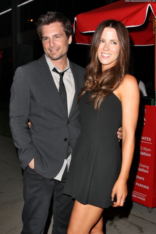 Kate Beckinsale Celebrity Black Posing Hot Babe Beautiful Straight