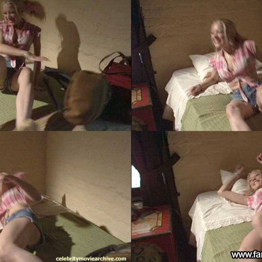 Courtney Peldon  nackt