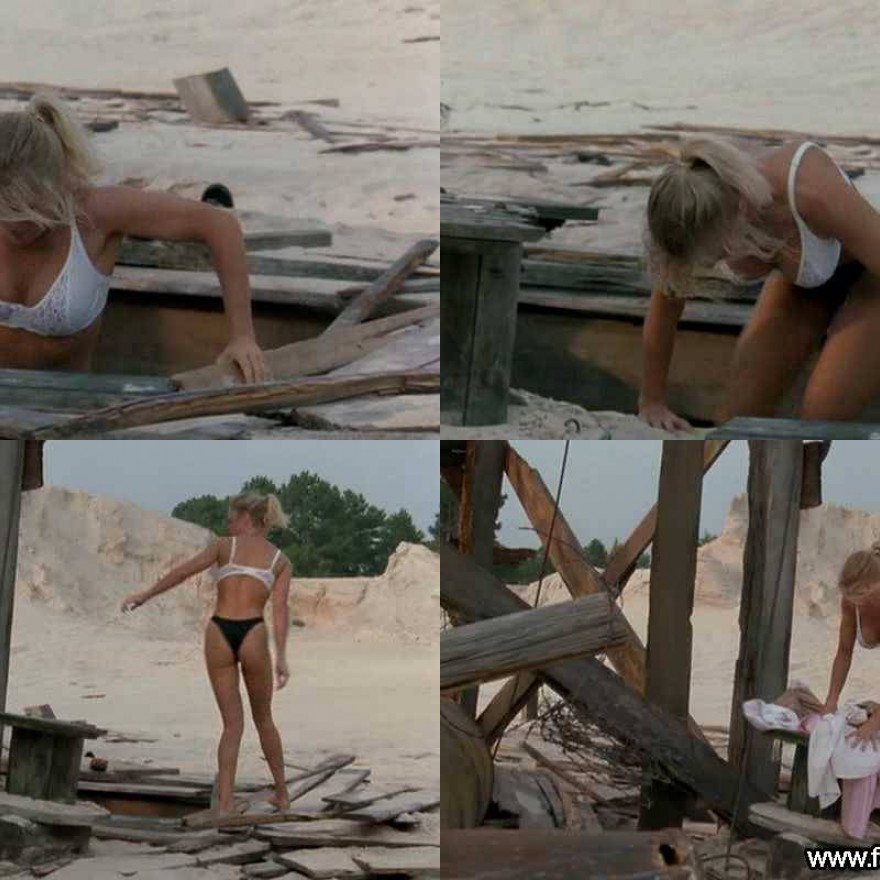 Erika Eleniak Nude Scene Sexy Beautiful Celebrity Straight