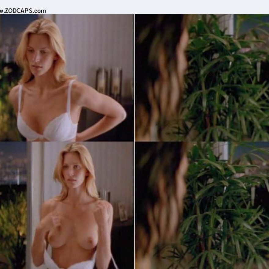 Natasha Henstridge Sexy Straight Celebrity Nude Scene Beautiful